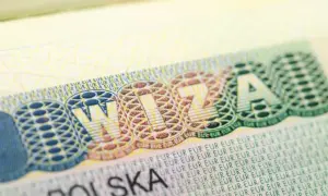 Fragment dokumentu z napisem "WIZA" i "POLSKA". To jest co to wiza - dokument uprawniający do wjazdu lub pobytu.