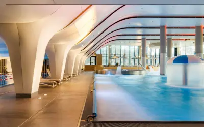 Nowoczesny basen z hydromasażem i atrakcjami wodnymi. Sprawdź radisson blu resort świnoujście ceny i zarezerwuj pobyt.